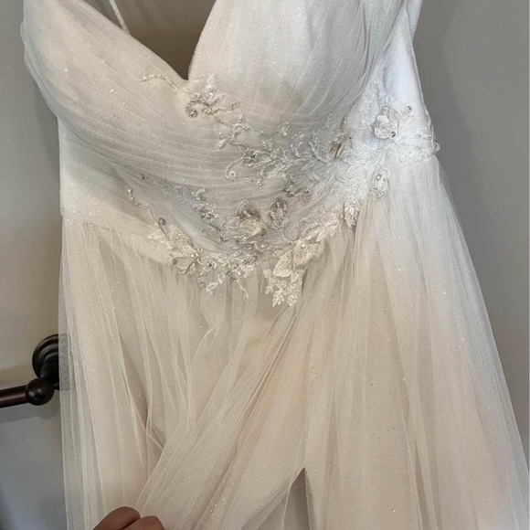 Ella Rosa wedding dress - Picture 6 of 9